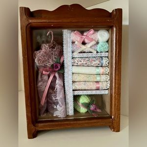 Vintage Wood Country accent hand made.beautufil condition.Country USA style